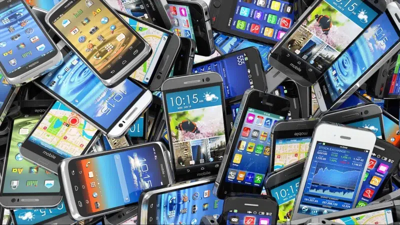 Ηλεκτρονικά απόβλητα: Μαντέψτε πόσα τηλέφωνα θα πεταχτούν φέτος παγκοσμίως 